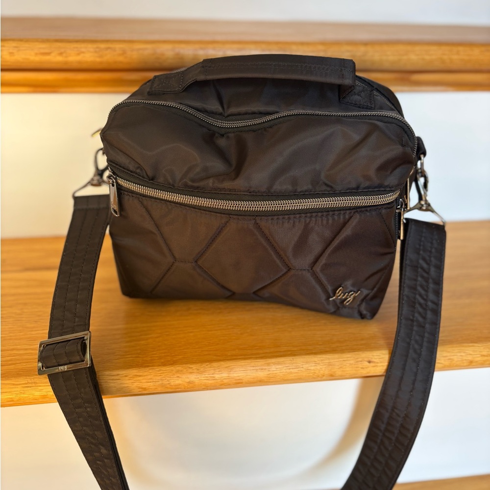 Black Lug Bebop bag excellent used condition. RFID pocket
